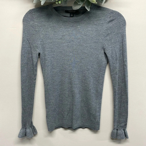 Ann Taylor Extrafine 100% Merino Wool Gray Ruffle Cuff Sweater Ribbed M - Picture 1 of 16